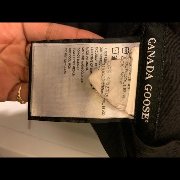 COPY - Black windbreaker( needs zipper tassel) - Picture 7 of 8